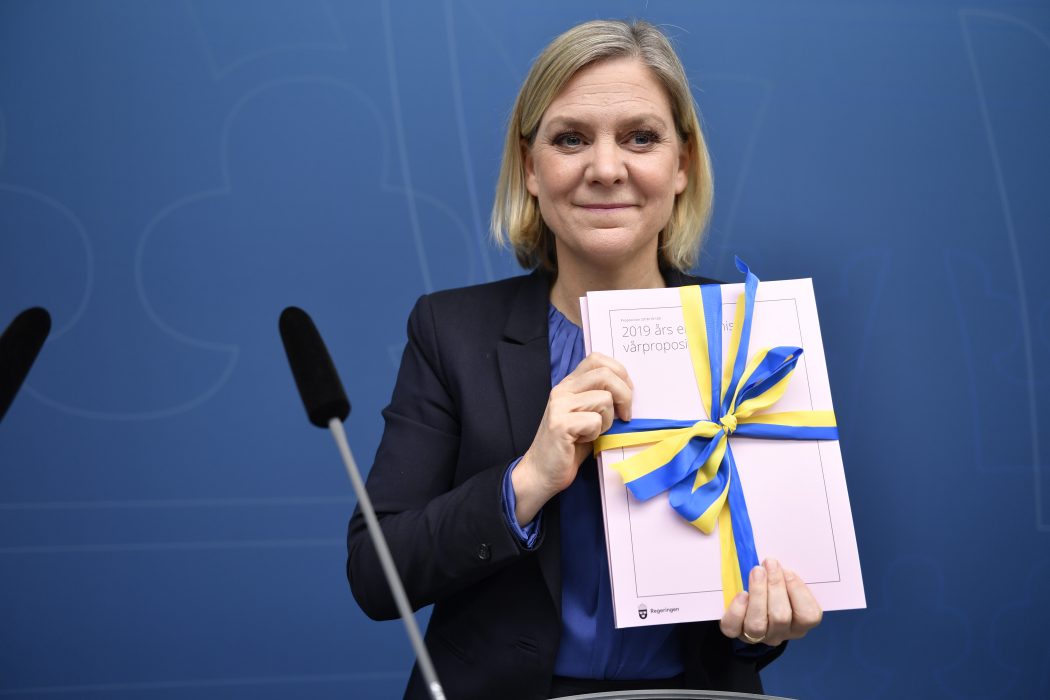 Finansminister Magdalena Andersson (S) presenterar vårändringsbudgeten under en pressträff i Rosenbad i Stockholm.