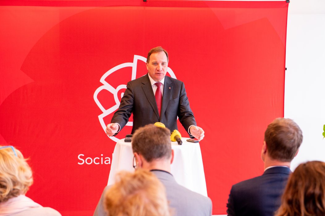 Stefan Löfven vill förbjuda nazistorganisationer.