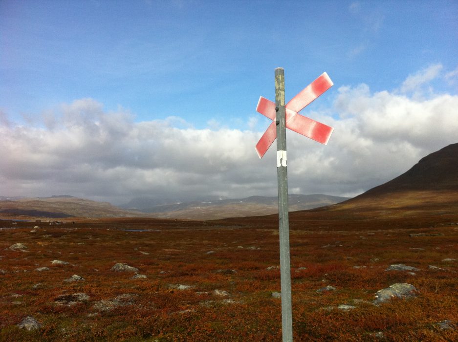 I de svenska fjällen finns ett omkring 550 mil långt statligt ledsystem som går genom Dalarnas, Jämtlands, Västerbottens och Norrbottens län.