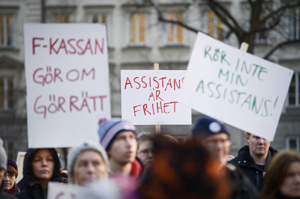 En manifestation 2016 för rätt till personlig assistans.