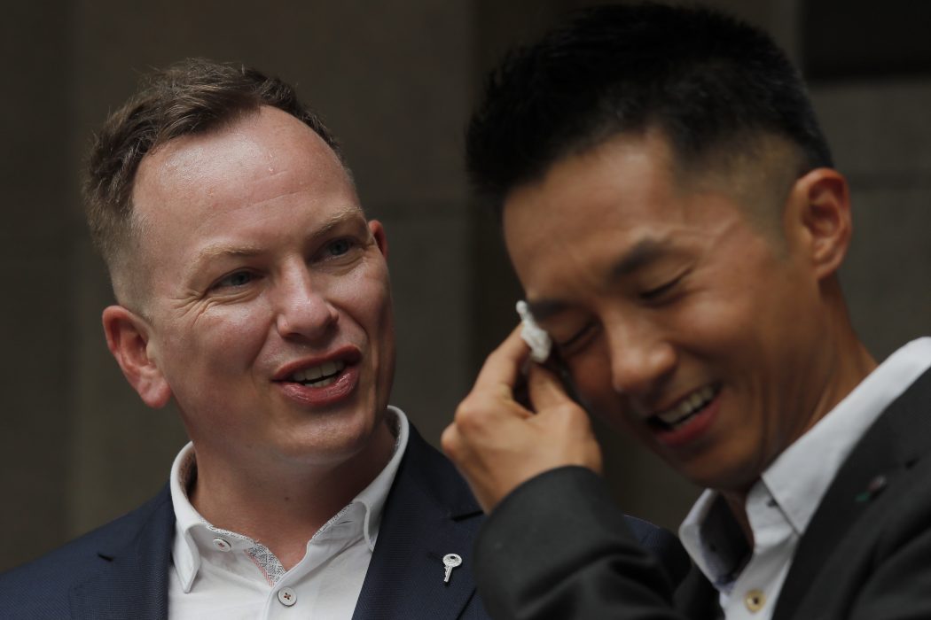 Scott Adams och Angus Leung har fått samma rättigheter som heteromakar i Hongkong.