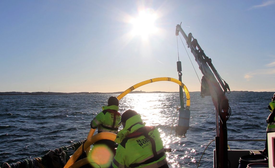Thetis, ett av Sveriges miljöfarliga vrak, sjönk utanför Smögen 1985 och sanerades i november 2017 med hjälp av undervattensrobotar.