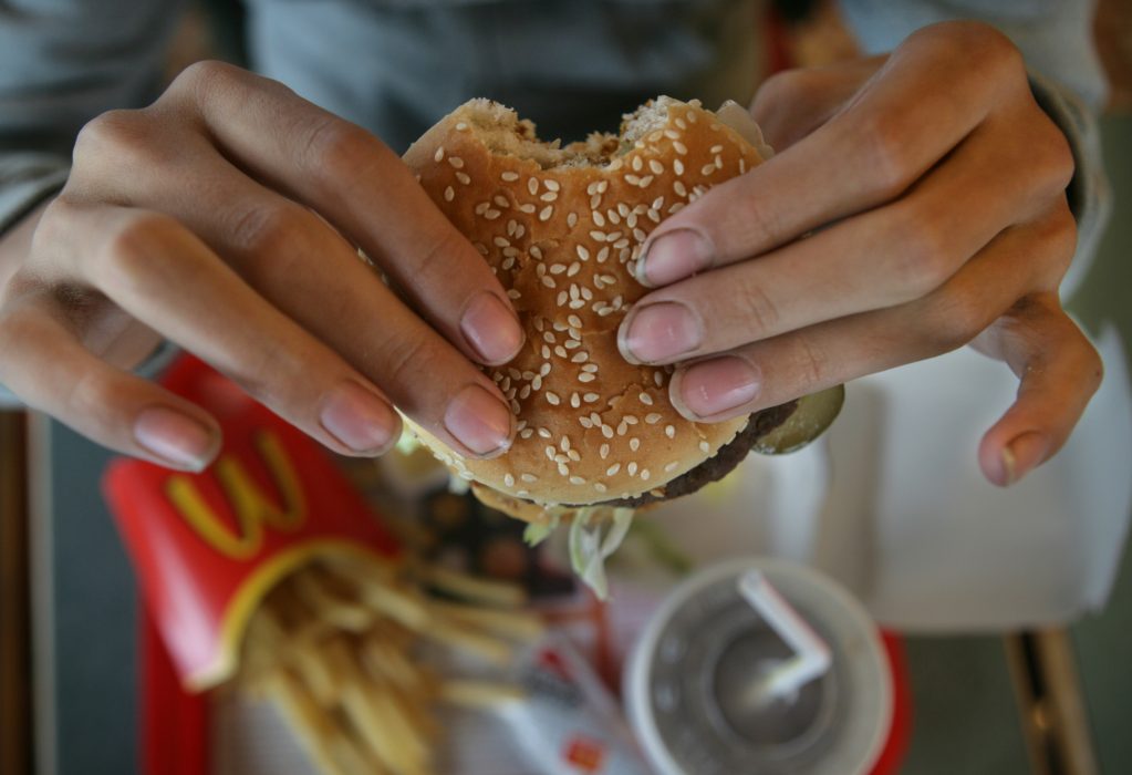 Svenska proteinkällor lyser med sin frånvaro i vegoburgarna hos hamburgerkedjorna.