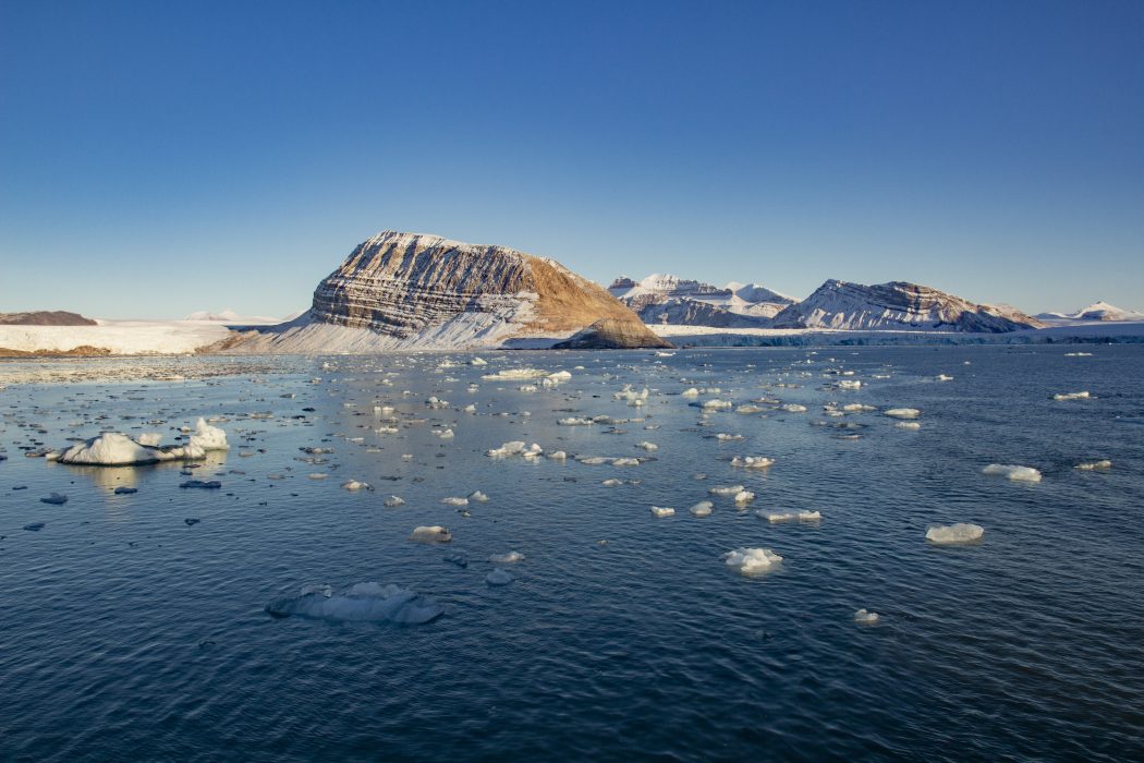 Smältande is i Svalbard.