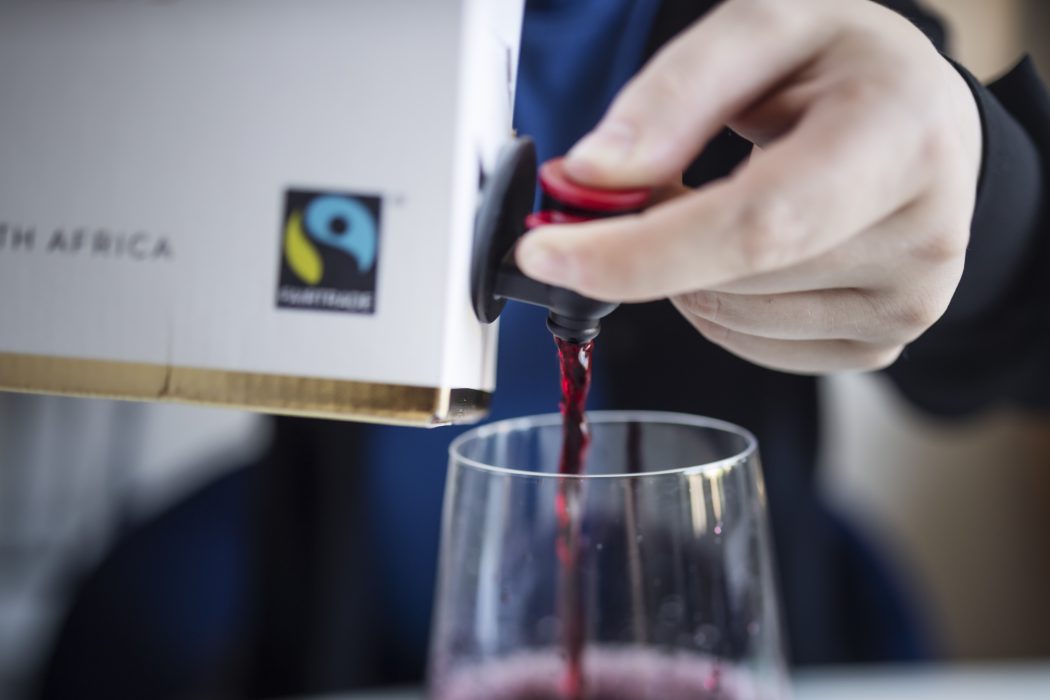 Svenskarna drack nästan nio liter ren alkohol per person i fjol, och det mesta köps på Systembolaget.