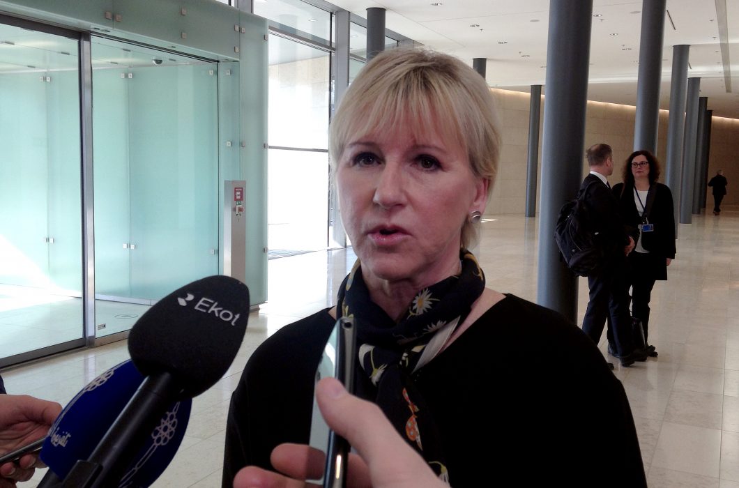 Margot Wallström och EU:s övriga utrikesministrar diskuterar Afghanistan i Luxemburg.