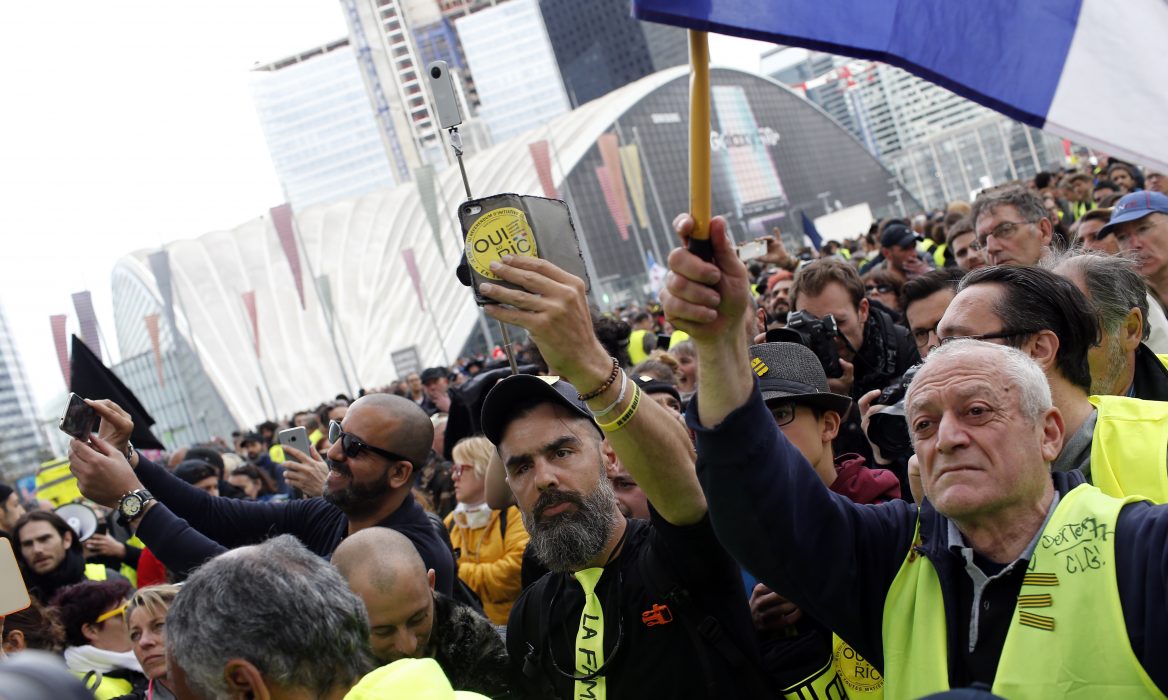 Proteströrelsen Gula västarna demonstrerade återigen i franska städer.