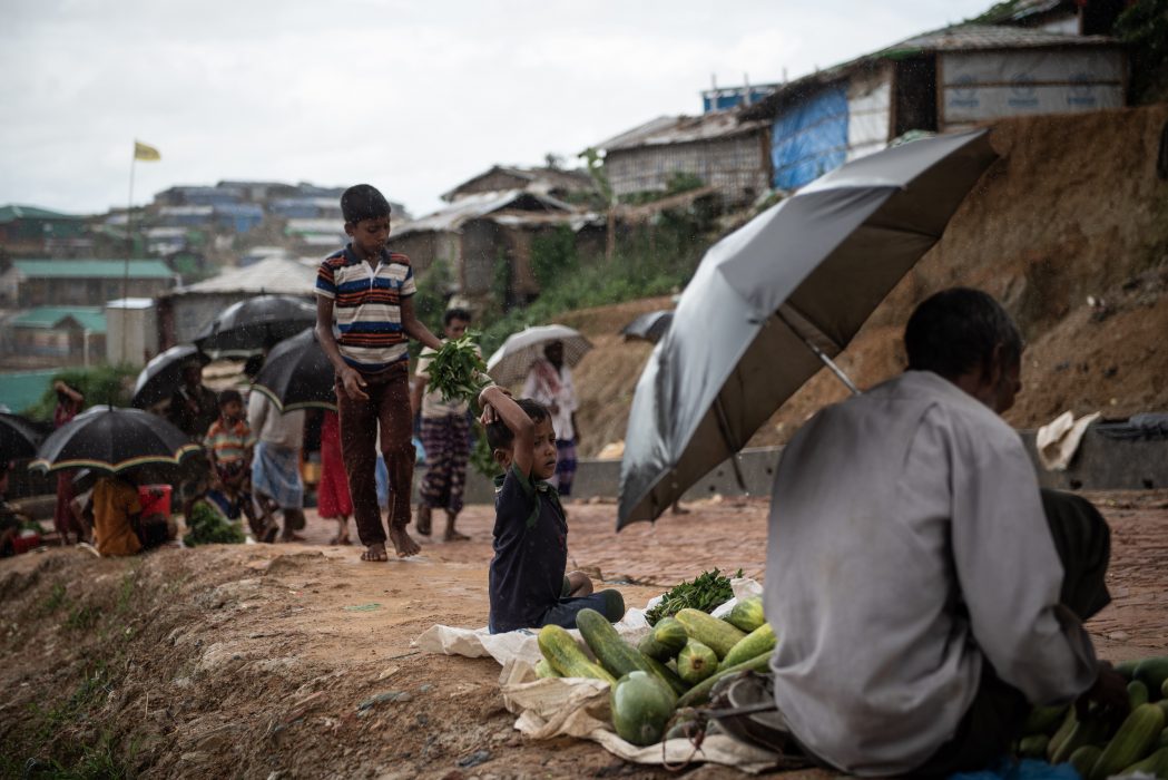 Flytten av 100 000 rohingyer till en ö i Bengaliska viken kommer att påbörjas i mitten av april.