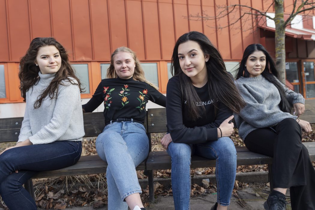 Sverige har kommit långt med jämställdheten, men det finns fortfarande strukturella problem som måste lösas, enligt Emelie, Josefin, Marija och Tarin.