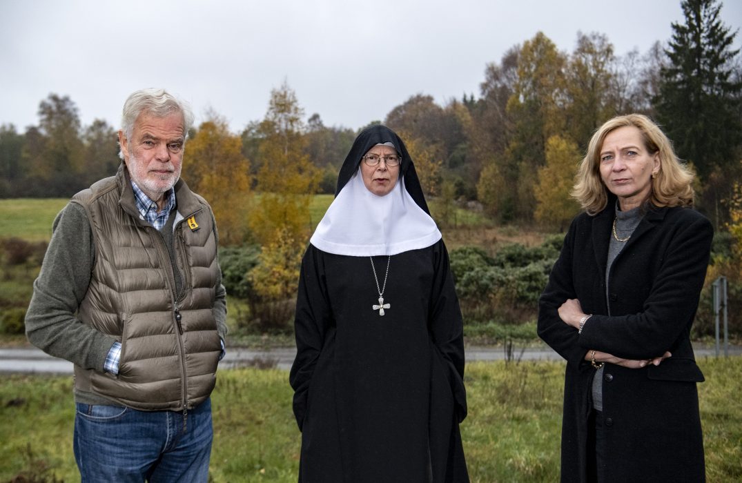Carl Piper, moder Christa Claesson och Anita Ullmann som utgör kärnan i gruppen Vetonu.