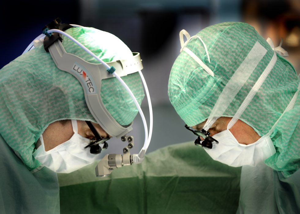 Tack vare olika behandlingsmetoder, som ballongvidgning av hjärtats kranskärl, har dödligheten i hjärt-kärlsjukdomar minskat, vilket har resulterat i att cancer numera är den vanligaste dödsorsaken bland personer 35–70 år gamla i rika länder.