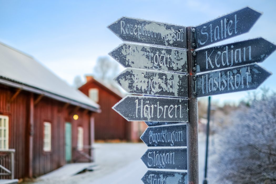 Gålsjö bruk har över 14 hektar mark och 20 huskroppar; bland annat en herrgård med flygel, bostadsdel längs en bruksgata, prästgård, ekonomibyggnader, ett kapell, häbren, lusthus samt bruksstugor.