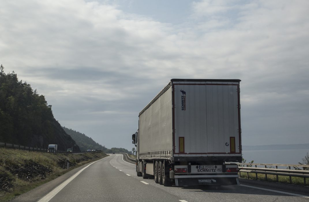 Transportsektorn står för en fjärdedel av EUs utsläpp skriver bland andra Karin Sundby, ordförande för Klimatriksdagen, och förordar en akutplan för klimatomställningen.