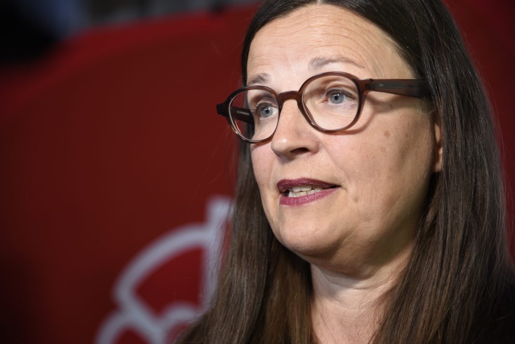 Utbildningsminister Anna Ekström (S) säger att kraven på analysförmåga ska öka i takt med att eleven blir äldre.