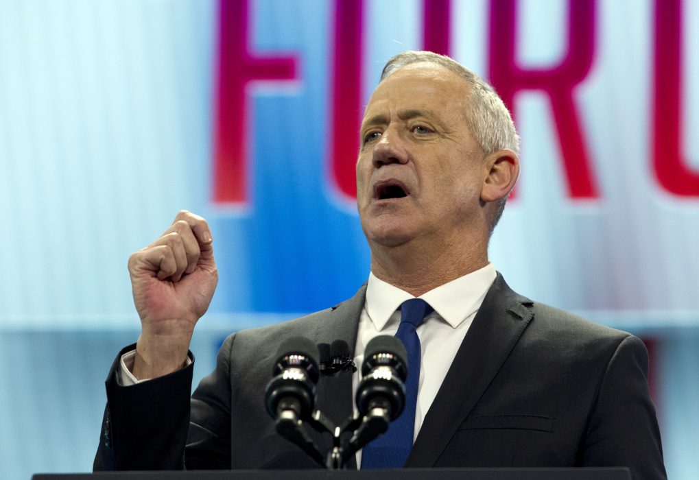 Den förre militärchefen Benny Gantz är den ledande motkandidaten till premiärminister Benjamin Netanyahu inför tisdagens parlamentsval.