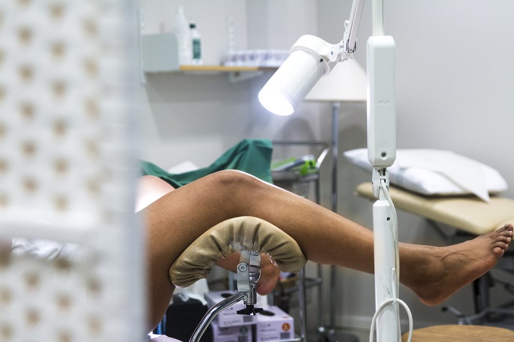 Cellprovstagningar för livmoderhalscancer kommer att bekostas för alla kvinnor.