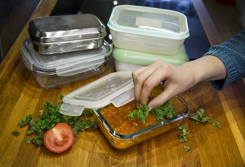 Fler sparar sina matrester, antingen för att använda som lunchlådor eller för att ha till middag en annan dag.