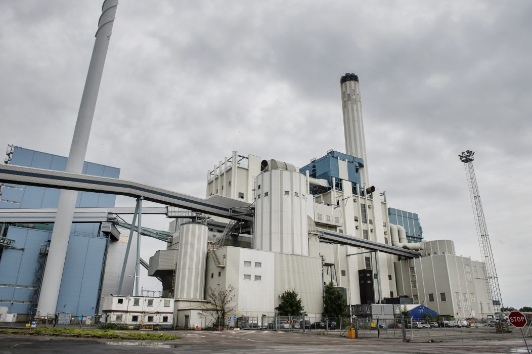 I Mälarenergis kraftvärmeverk i Västerås skapas energi och värme genom att elda hushållssopor.