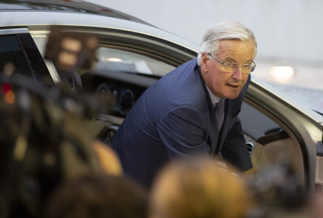 EU:s brexitförhandlare Michel Barnier på väg in till tisdagens EU-ministermöte i Luxemburg.