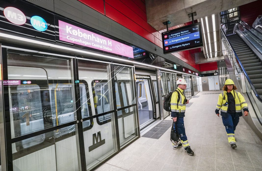 Fejande in i det sista på stationen på Köpenhamns centralstation i veckan.