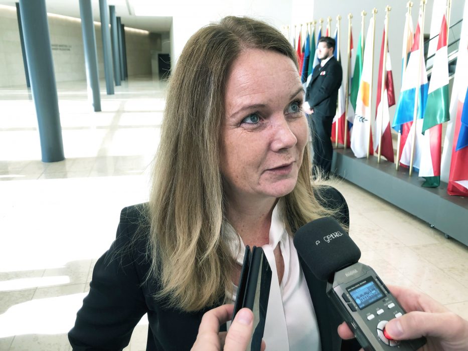 Landsbygdsminister Jennie Nilsson (S) på väg in till ett EU-möte i Luxemburg tidigare i höstas.