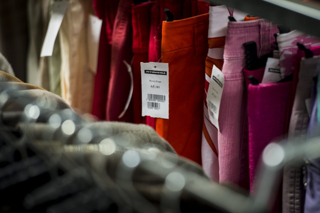 En par nytillverkade jeans släpper ut lika mycket som 197 begagnade, enligt en ny undersökning.