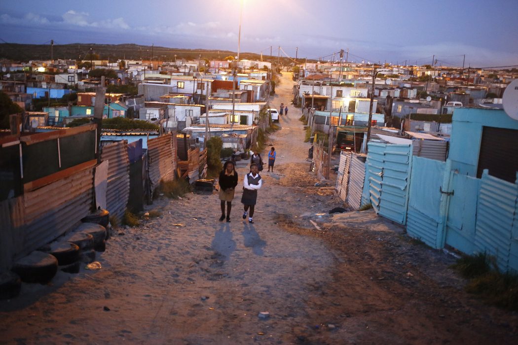 Kåkstad i utkanten av Kapstaden i Sydafrika.