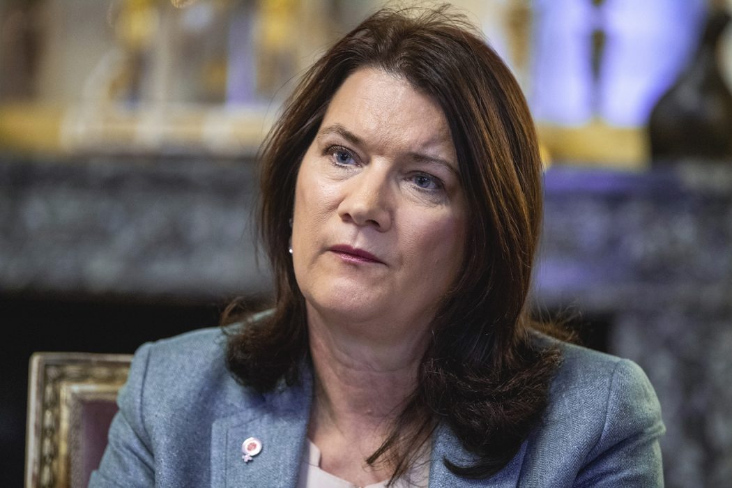 Sverige har yttrandefrihet, och det innebär att organisationer får dela ut pris till vem de vill, säger utrikesminister Ann Linde.