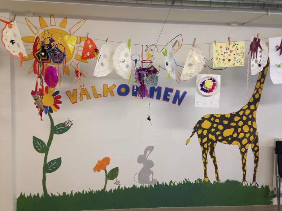 Hemlösa barn i Malmö utrustades med kameror för att visa upp sin vardag: Här är ett lekrum som inretts av en ideell organisation i källaren till ett boende.