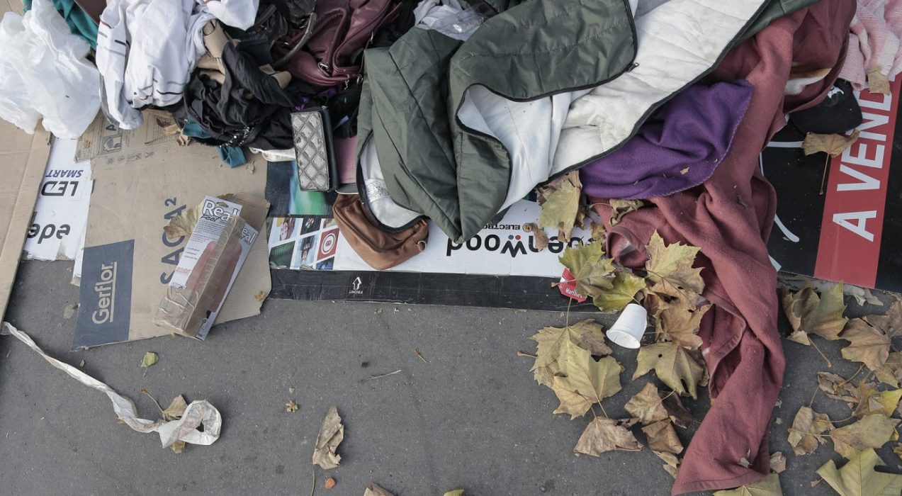 Situationen för migranter i Paris blir alltmer ohållbar.