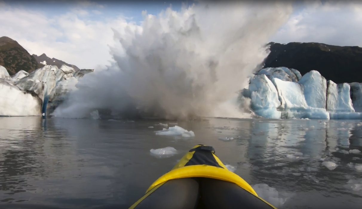 En del av Spencer-glaciären kollapsar under den gångna, ovanligt varma, sommaren.