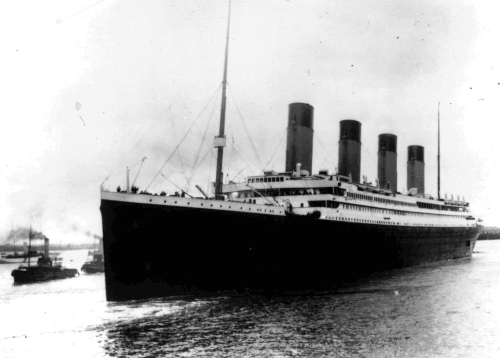 Lyxfartyget Titanic lämnade Southampton i England för sin första resa i april 1912.