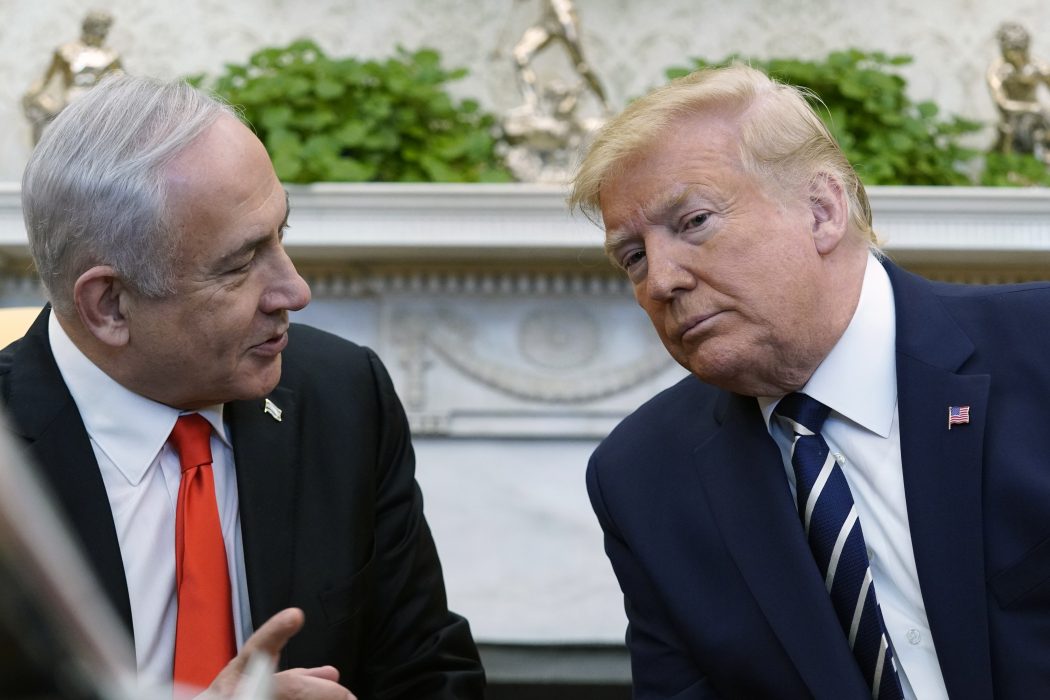 Evan Vucci/AP/TTUSA:s president Donald Trump tar emot Israels premiärminister Benjamin Netanyahu i Vita huset.