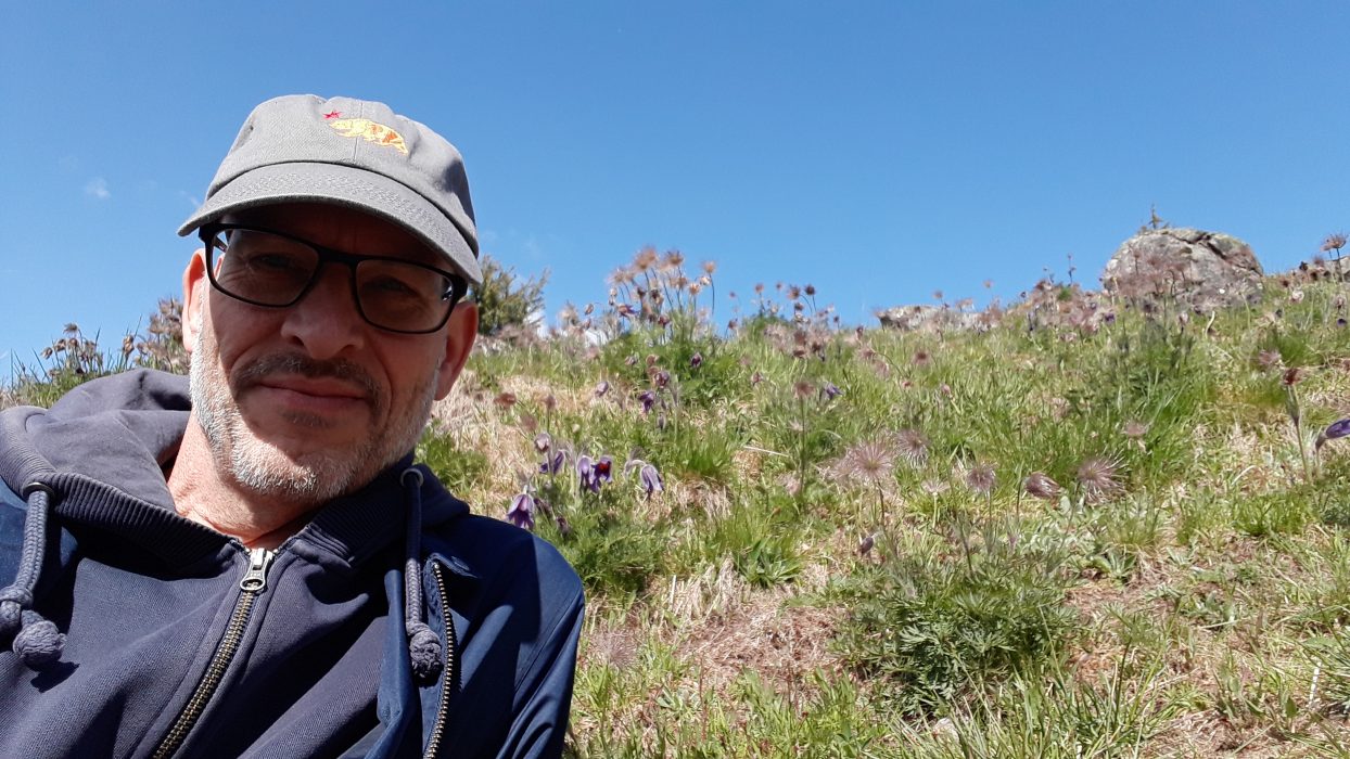"Jag tror vi alla har upplevt upphöjda stunder tillsammans med djur, växter, väder eller mineraler", säger Thomas Laurien, forskare på HDK Valand i Göteborg.