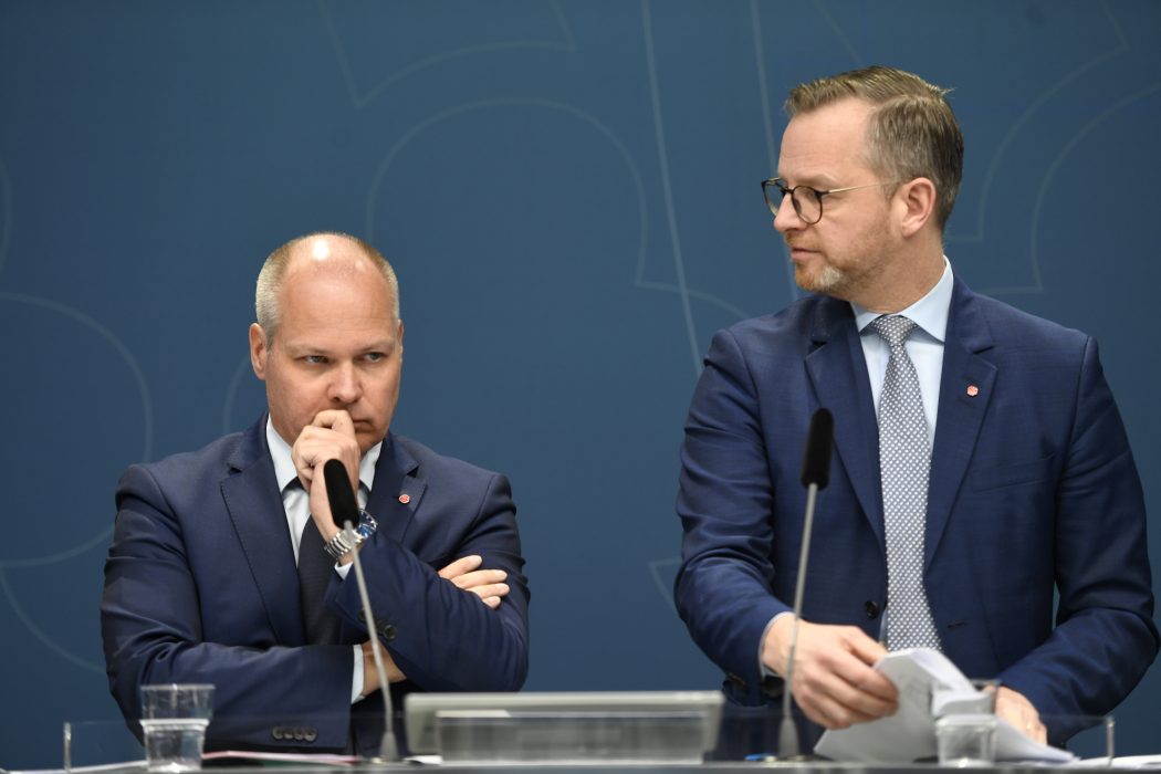 Justitieminister Morgan Johansson (S) och inrikesminister Mikael Damberg föreslår nya åtgärder för att komma åt gängkriminaliteten.