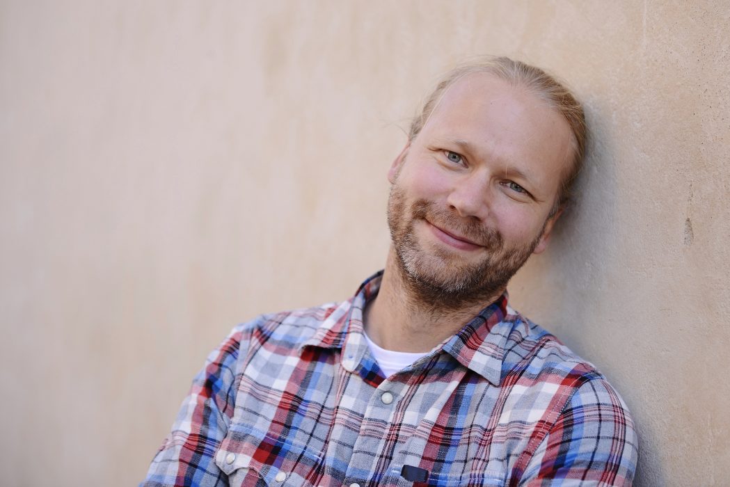 Martin Emtenäs vill att den nya boken ska öppna upp läsarnas ögon för naturen och få dem att förstå hur saker hänger ihop.