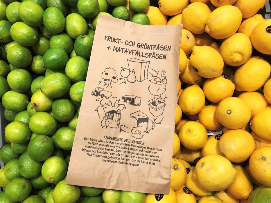 Påsen används först som en fruktpåse i butiken, sen som påse för matavfall som senare blir till biogas och biogödsel.
