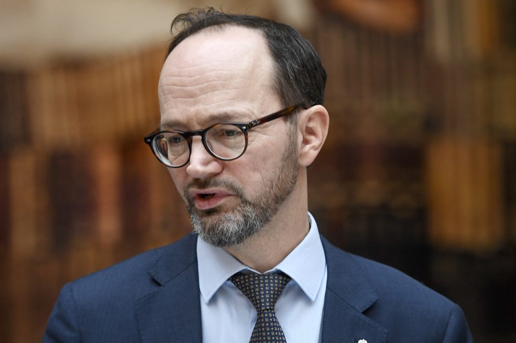 Infrastrukturminister Tomas Eneroth (S) vill att Trafikverket går vidare med att upphandla framtida nattåg från Sverige till Tyskland och Belgien.