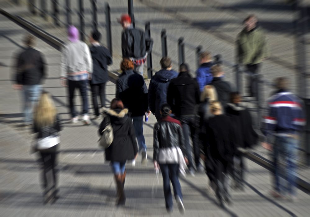 Ungdomar tycker att företagen borde ta större ansvar, men tron på den egna förmågan att  förändra är låg.