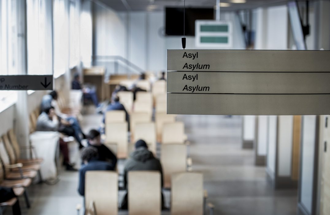 Migrationsverket hade tidigare en svart lista över olämpliga ombud, men den får de inte längre ha kvar.