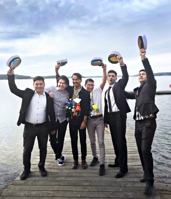 Fredagen den 5 juni tog flera ensamkommande killar på Värmdö studenten.