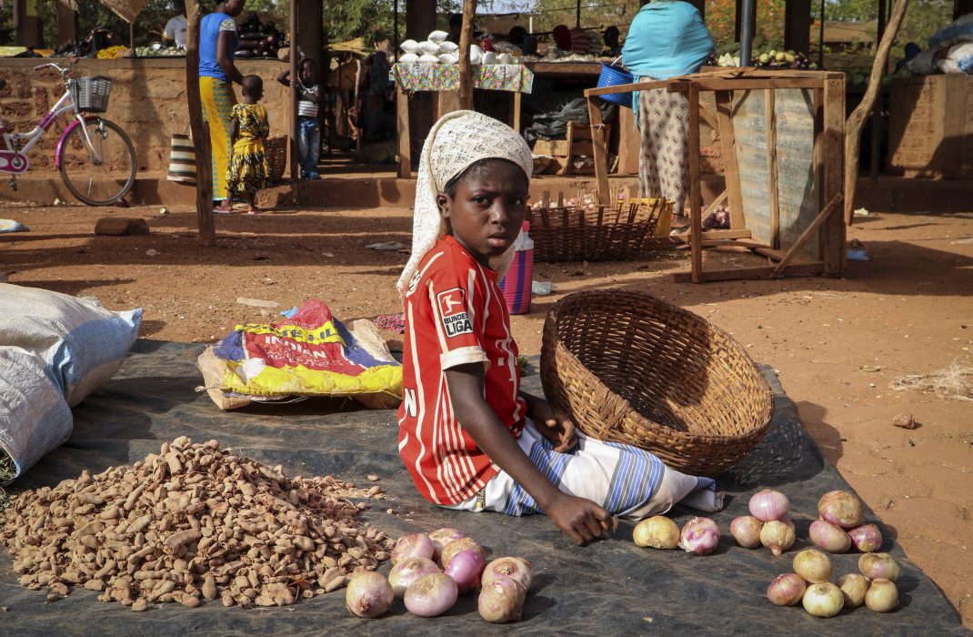 En förödande kombination av torka och återkommande jihadistiska uppror riskerar att leda till en allvarlig matbrist i delar av Burkina Faso.
