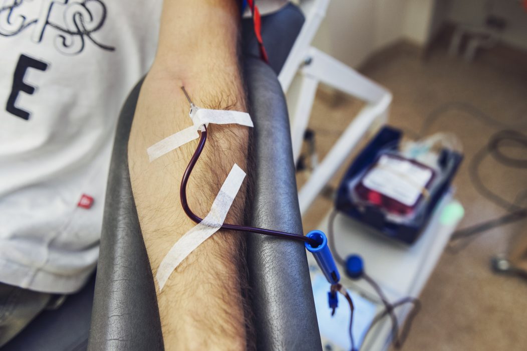 Att lämna blod är viktigare än någonsin – särskilt nu inför sommaren.
