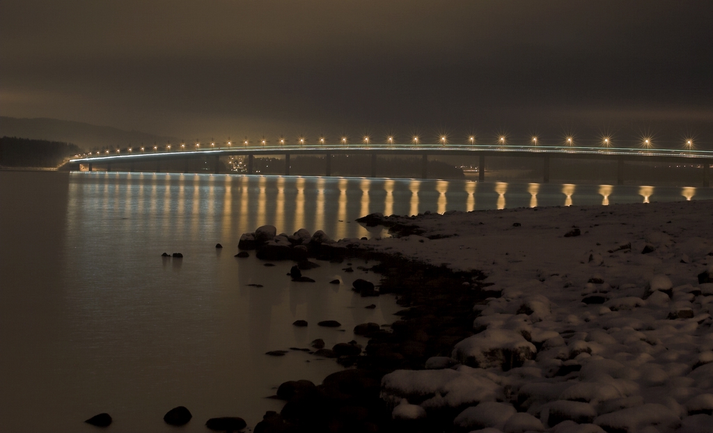 Bron över sjön Mjøsa har idag två körfält.