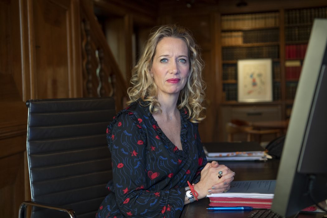 Mia Edwall Insulander, generalsekreterare Advokatsamfundet, är kritisk mot förslaget att utvisa ostraffade gängkriminella.