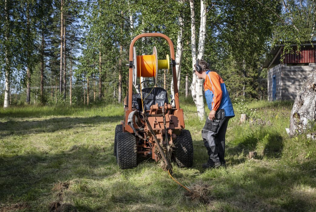 Installation av fiber för bredband.
