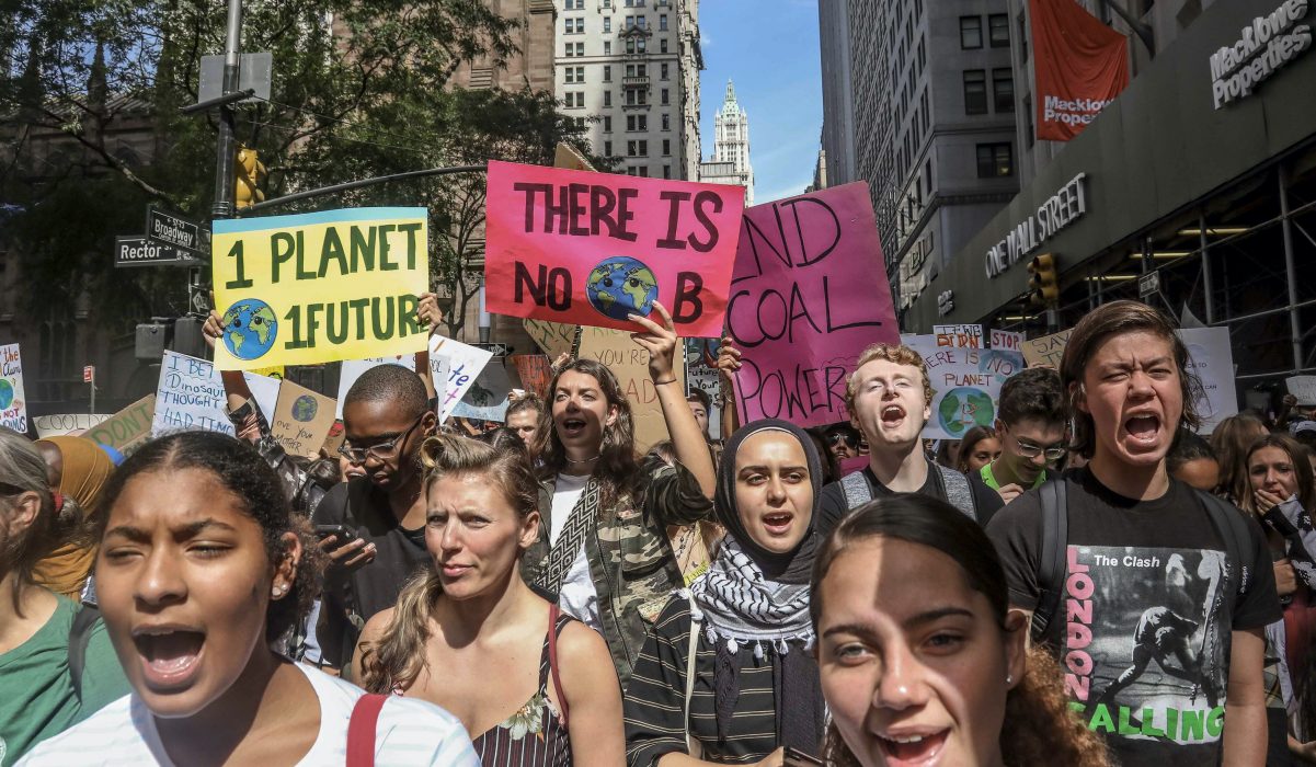 Klimataktivister demonstrerar i New York för ett år sedan.