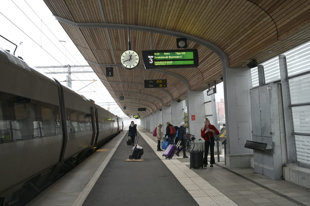 Diskrimineringsombudsmannen har inlett en utredning av SJ efter att en passagerare anser sig ha blivit etniskt diskriminerad.