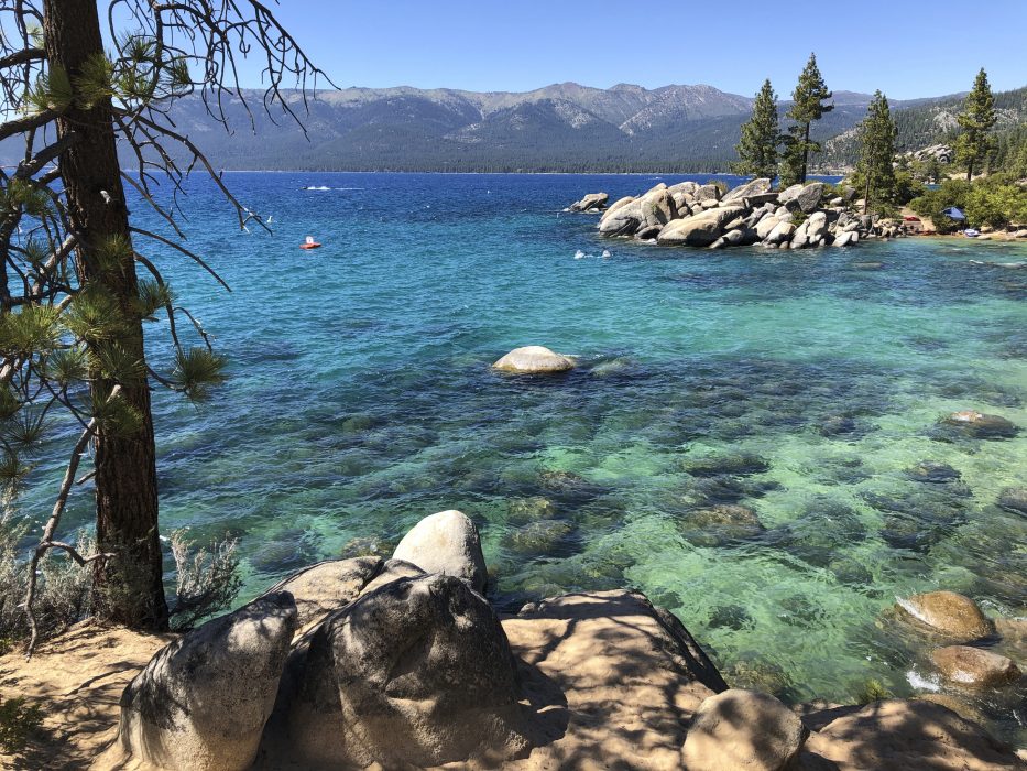 Lake Tahoe ligger på gränsen mellan Kalifornien och Nevada i USA.