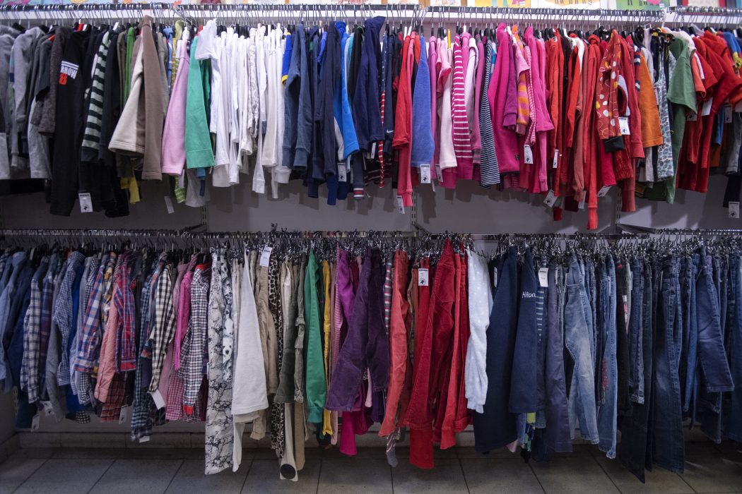 Förra året lämnades drygt 75 procent av det som skolelever samlat in under Textiljakten till återanvändning via Second Hand-butiker.